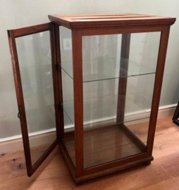 Antieke houten vitrinekast  (Epe)