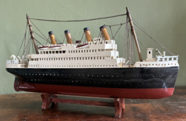 Prachtig Houten Modelboot RMS Titanic – Handgemaakt Blikvanger (met standaard)
