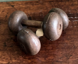 antieke houten dumbbells