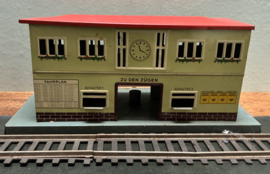 Antiek blikken treinstation uit de jaren 40/50.
