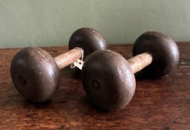 antieke houten dumbbells