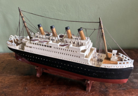 Prachtig Houten Modelboot RMS Titanic – Handgemaakt Blikvanger (met standaard)
