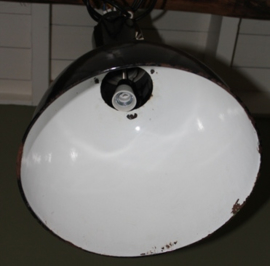 Industriele zwart emaille lamp
