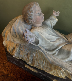 Groot Antiek Kerkbeeld Kindje Jezus in Kribbe – 43cm