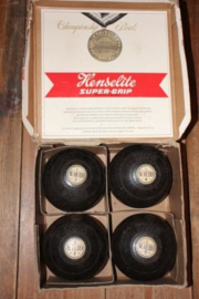 Complete set van 4 oude houten Engelse Lawn Bowls