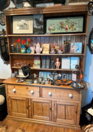 oud Engelse grenen  buffet kast