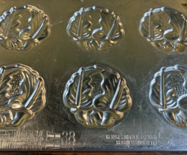 Prachtige set van 6 vintage metalen chocoladevormen / bonbonvormen