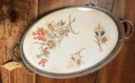 Antiek porseleinen dienblad met bloemmotief
