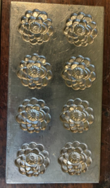 Prachtige set van 6 vintage metalen chocoladevormen / bonbonvormen