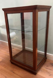 Antieke houten vitrinekast  (Epe)