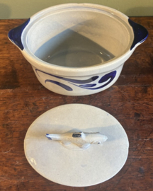 Vintage Keulse haringpot / visterrine met visdeksel – Steengoed