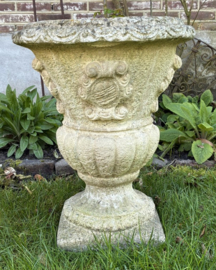 Karaktervolle Antieke Stenen Tuinvaas – Barokke Campana-stijl