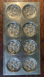 Prachtige set van 6 vintage metalen chocoladevormen / bonbonvormen