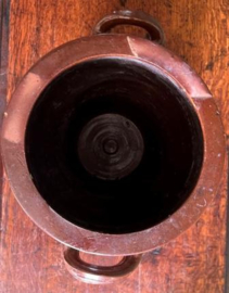 Antieke aardewerken pot met oren