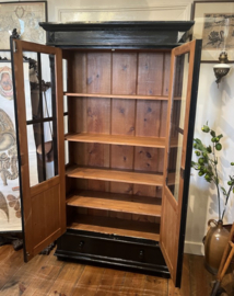Prachtige Antieke Zwarte Vitrinekast / Buffetkast