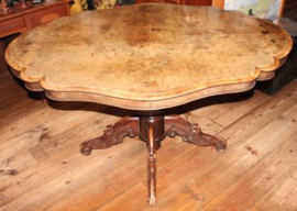 Antieke Biedermeier Notenhouten tafel