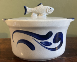 Vintage Keulse haringpot / visterrine met visdeksel – Steengoed