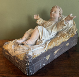 Groot Antiek Kerkbeeld Kindje Jezus in Kribbe – 43cm