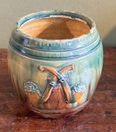 ntieke Franse barbotine/majolica tabakspot (pot à tabac) of cache-pot,  Art Nouveau-periode (circa 1900).