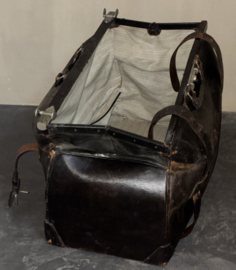 Antieke / Vintage Robuuste Bruin Leren Dokterstas (Gladstone model) – Eerste helft 20e eeuw