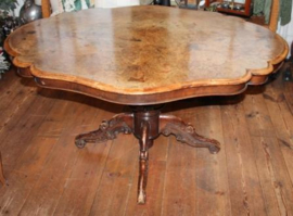 Antieke Biedermeier Notenhouten tafel