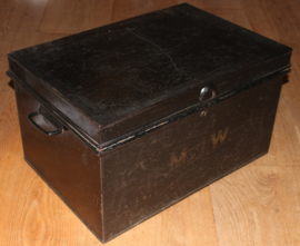 Oud Engelse metalen Notaris kist voorzien van 7 opberg dozen