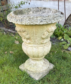 Karaktervolle Antieke Stenen Tuinvaas – Barokke Campana-stijl