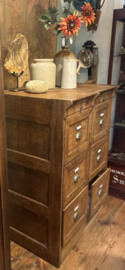 Oude houten archiefkast – stoer vintage karakter