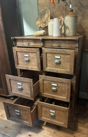 Oude houten archiefkast – stoer vintage karakter