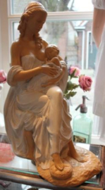 Mooi gipsen beeld Moeder met kind