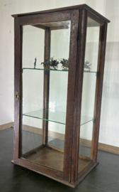 Antiek Eiken Vitrinekastje – Met Authentiek Glas & Verfijnd Snijwerk (Epe)