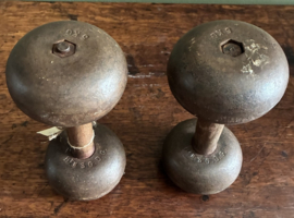 antieke houten dumbbells
