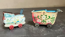 2 antieke metalen poppen kinderwagentjes
