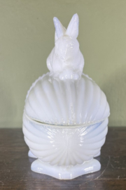 Melkglazen (opaline) suikerpot of bonbonnière