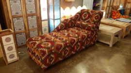 Cleopatra Sofa met armrol in patchwork stof rood