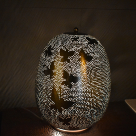 Orientalische Tischlampe im filigranen Schmetterlingsstil - Silber