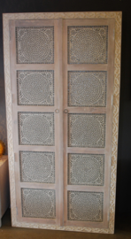 Oriental closet with mosaic en wood carving white