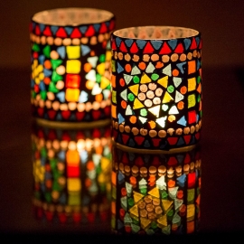  Stimmungsvoller Teehalter Zylinder – mehrfarbiges Mosaik – indisches Design