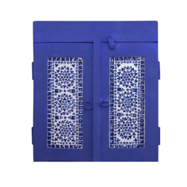 orientalischer Badezimmerschrank mit blauen Mosaikplatten