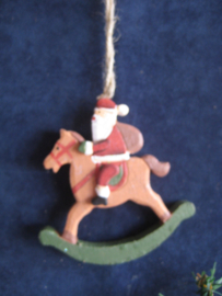 Kerstman op hobbelpaard
