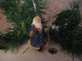 Kerstman in blauwe jas en met staf
