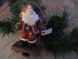 Kerstman staand op schommel
