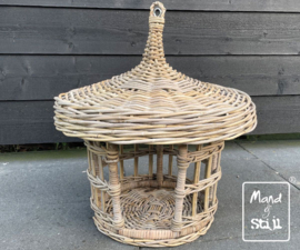 Groot voederhuis van rotan (50x50cm)