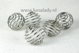 422  Metalen draadkraal. 4x