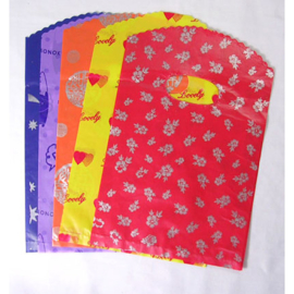 Plastic cadeau zakjes 20x12 cm. 50 stuks