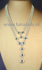 7090 Collier met ornamentjes.