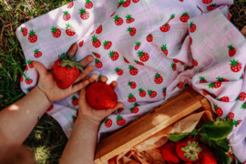 Theedoek van biokatoen en linnen -  Wild Strawberries Pink