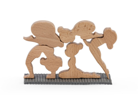 Yoga balance game  van hout