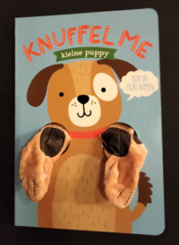 Boekje "knuffel me kleine puppy" met zachte knuffelarmen