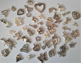250 Tibetaans zilveren bedels/hangers